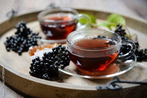 Schwarzer Holundertee