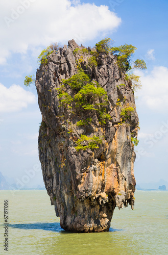 Schiefer Felsen Khao Phing Kan insel in Thailand
