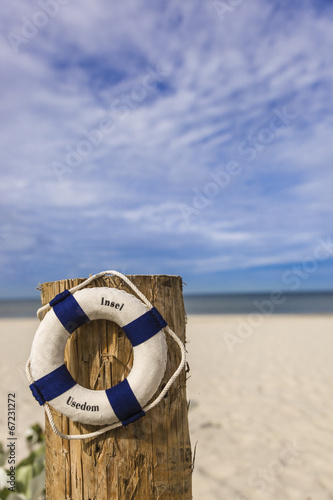 Rettungsring am Sandstrand
