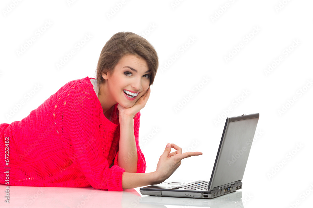 Beautiful girl pointing at laptop Beautiful girl pointing at laptop