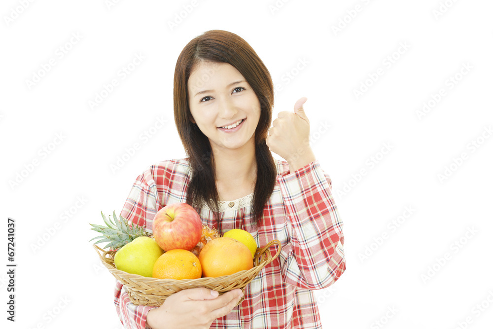 果物を持つ女性 果物を持つ女性