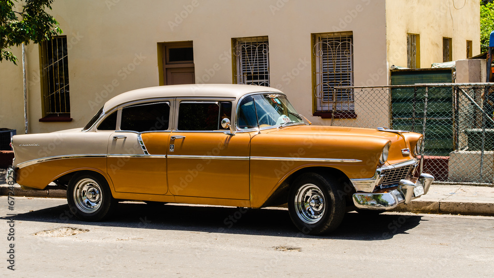 old taxi in Cuba