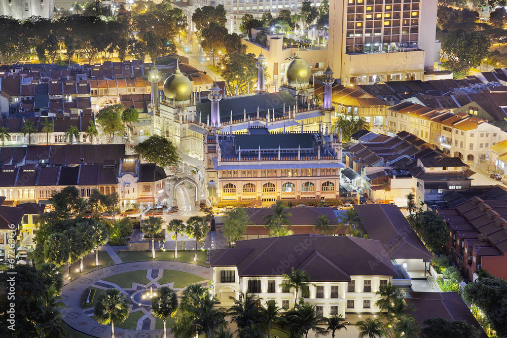 Fototapeta premium Sultan Mosque at Night in Singapore