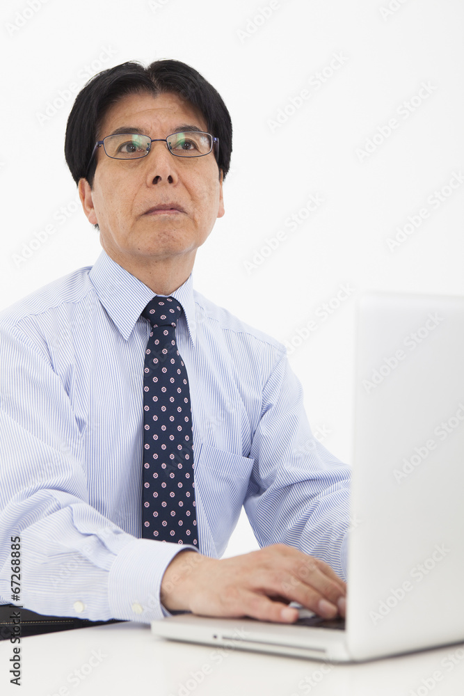 スーツを着た男性 スーツを着た男性