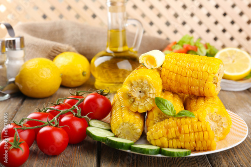 Fototapeta Naklejka Na Ścianę i Meble -  Grilled corn cobs on table, close-up