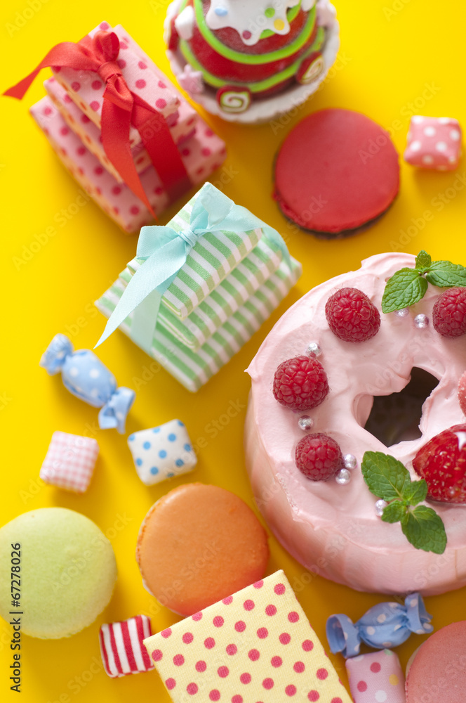 スイーツ ケーキ 雑貨 カラフル 背景素材 Stock Photo Adobe Stock