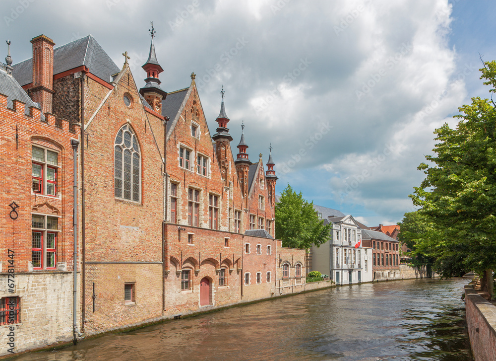 Bruges - Look from Steenhouwersdijk street to canal