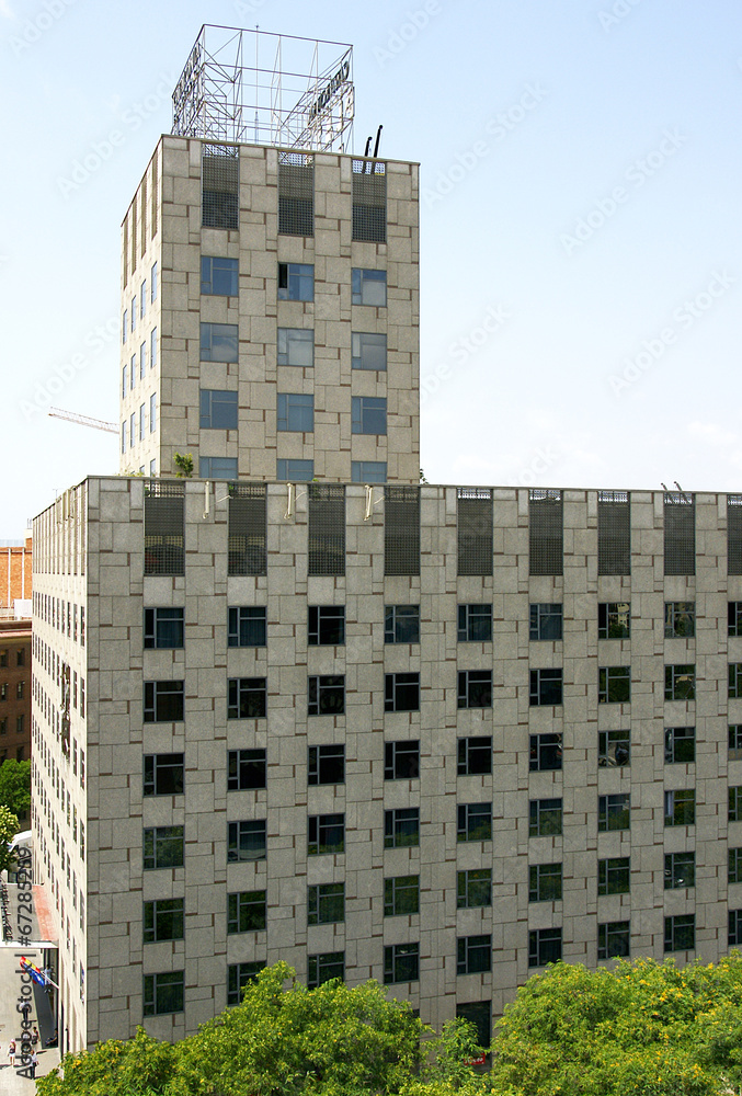 Fototapeta premium Edificio Moderno en Barcelona