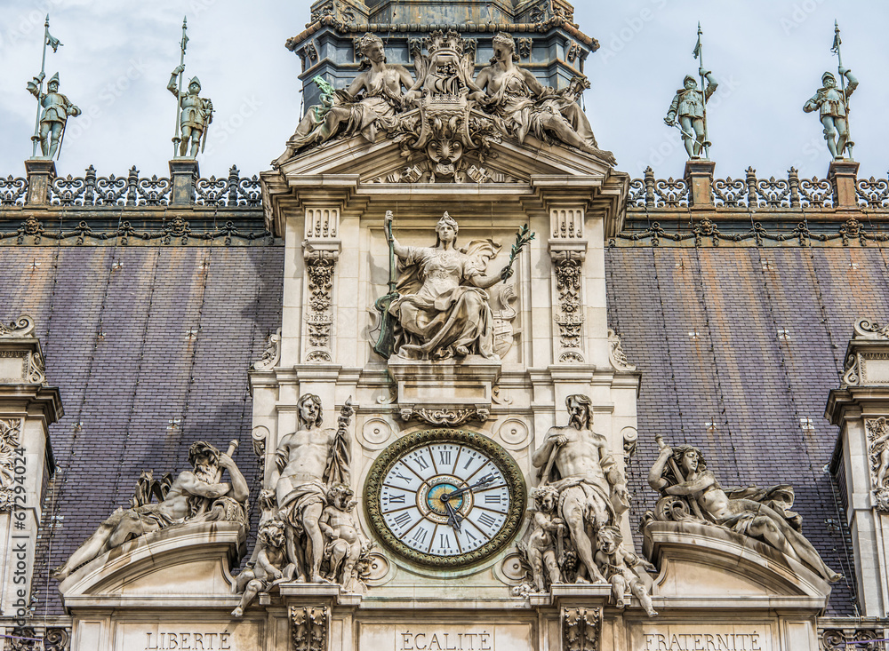 The Hôtel de Ville close-up  of the clock tower