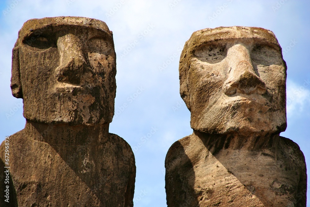 Fototapeta premium Moai at Ahu Tongariki, Easter Island, Chile