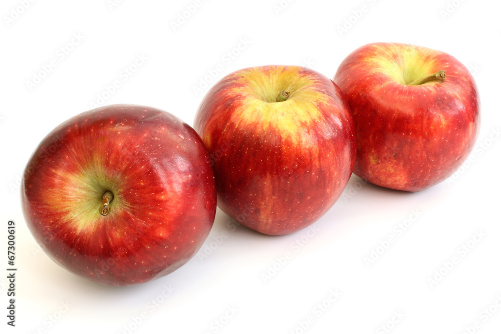 Three apples on a diagonal Three apples on a diagonal