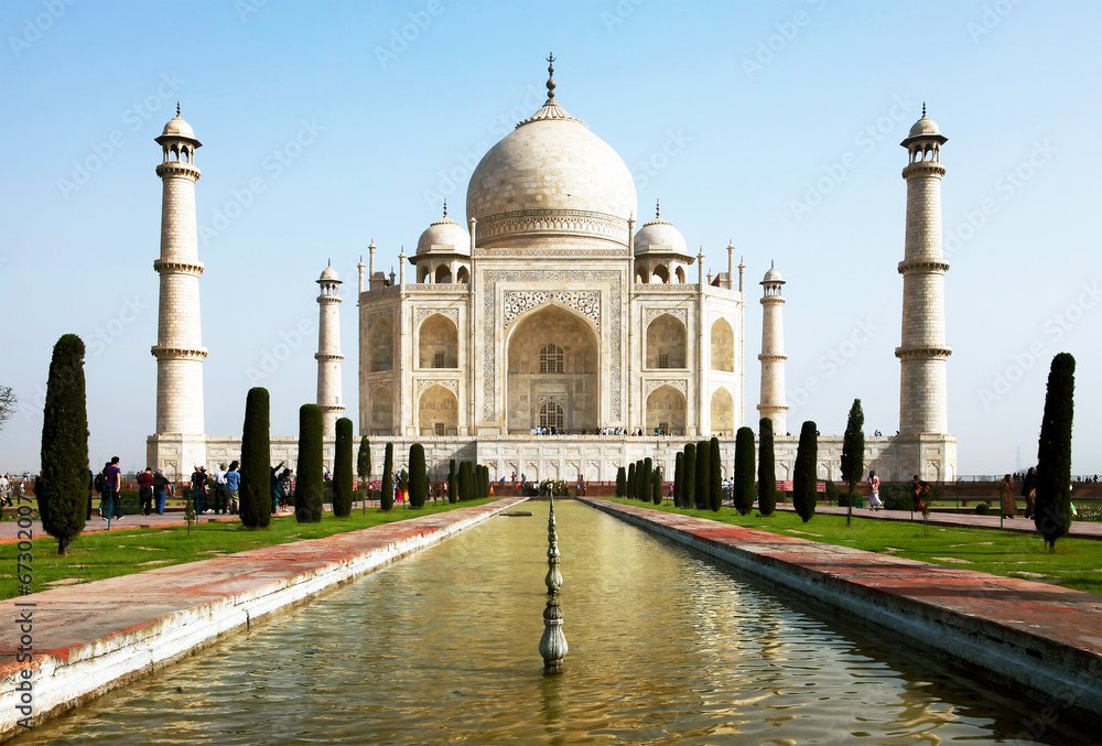 Fototapeta premium taj, mahal, india, white, world, indian, islam, asia, mausoleum, unesco, shrine, tower, tomb, arch, travel, wonder, legacy, marble, culture, south, symbol, agra, night, palace, dome, building, mumtaz,