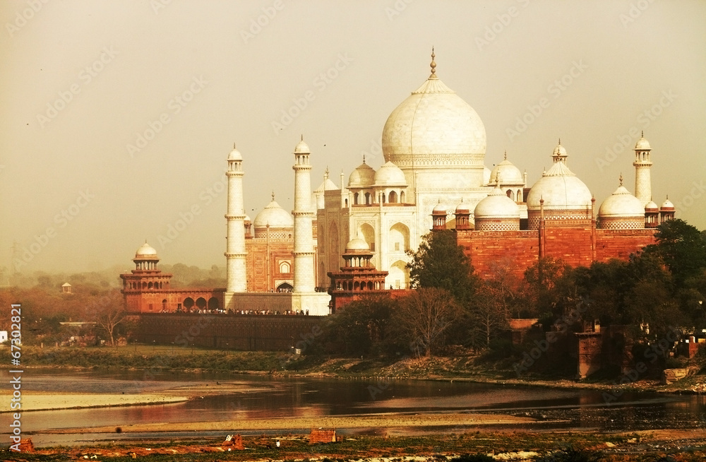 Fototapeta premium Taj Mahal in India, Agra, Uttar Pradesh
