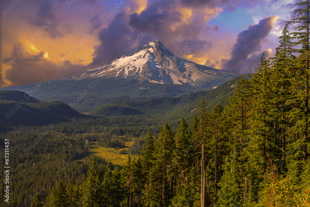 Beautiful Vista of Mount Hood in Oregon, USA. Beautiful Vista of Mount Hood in Oregon, USA.