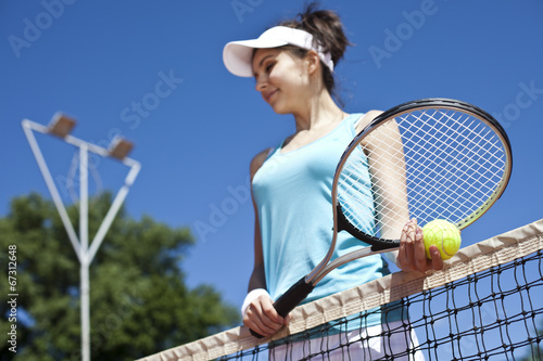 Girl playing tennis on the court © Sebastian Duda