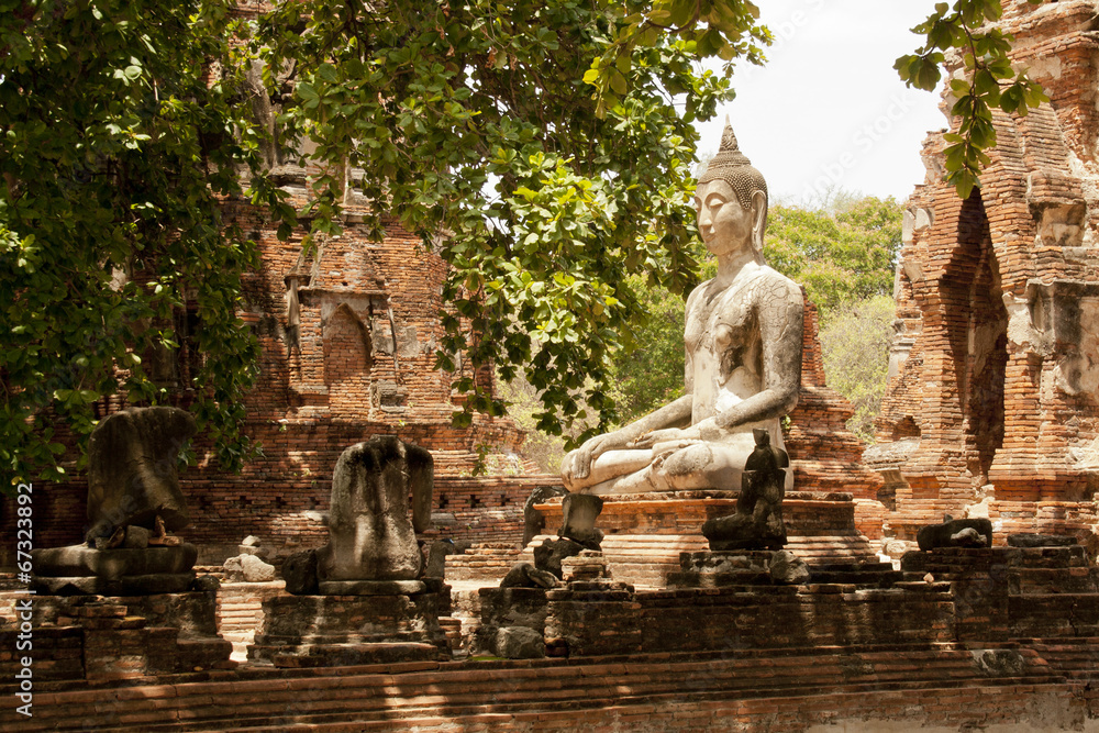 Obraz premium Antique Statue of Buddha