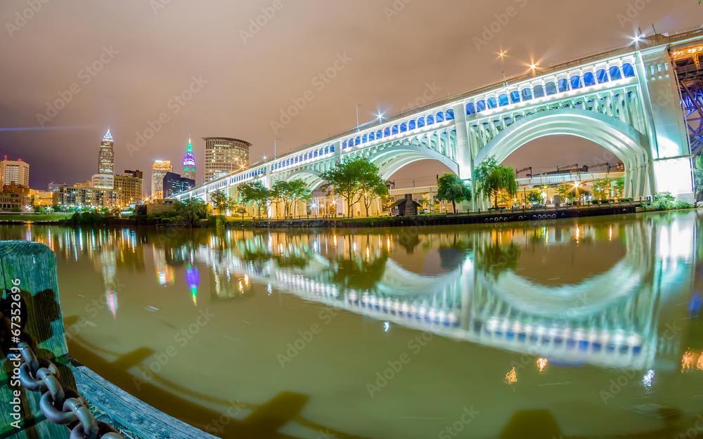 Obraz premium Cleveland downtown on cloudy day