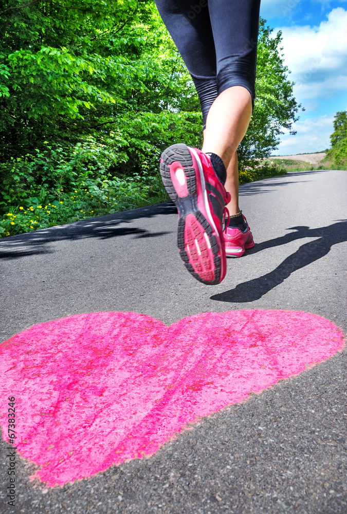 HerzKreislauf Gesundheit Puls Sport Frau beim Joggen Stock Photo Adobe Stock