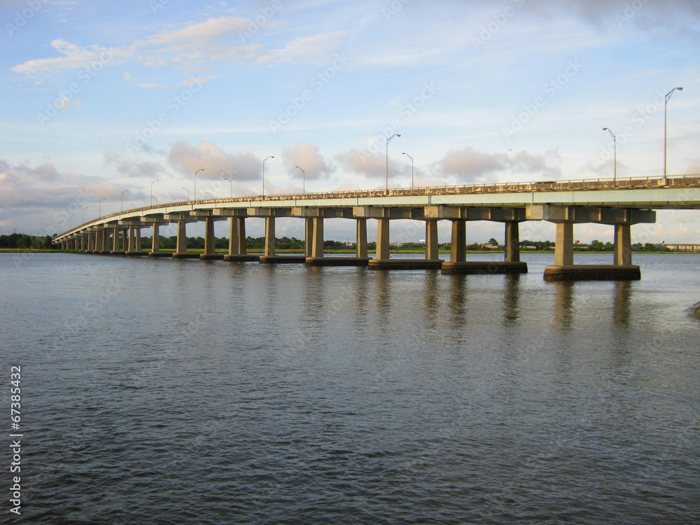 Ponte sul fiume