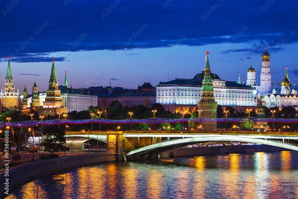 Moscow Kremlin (night view, view from the Patriarchal bridge), R Moscow Kremlin (night view, view from the Patriarchal bridge), R