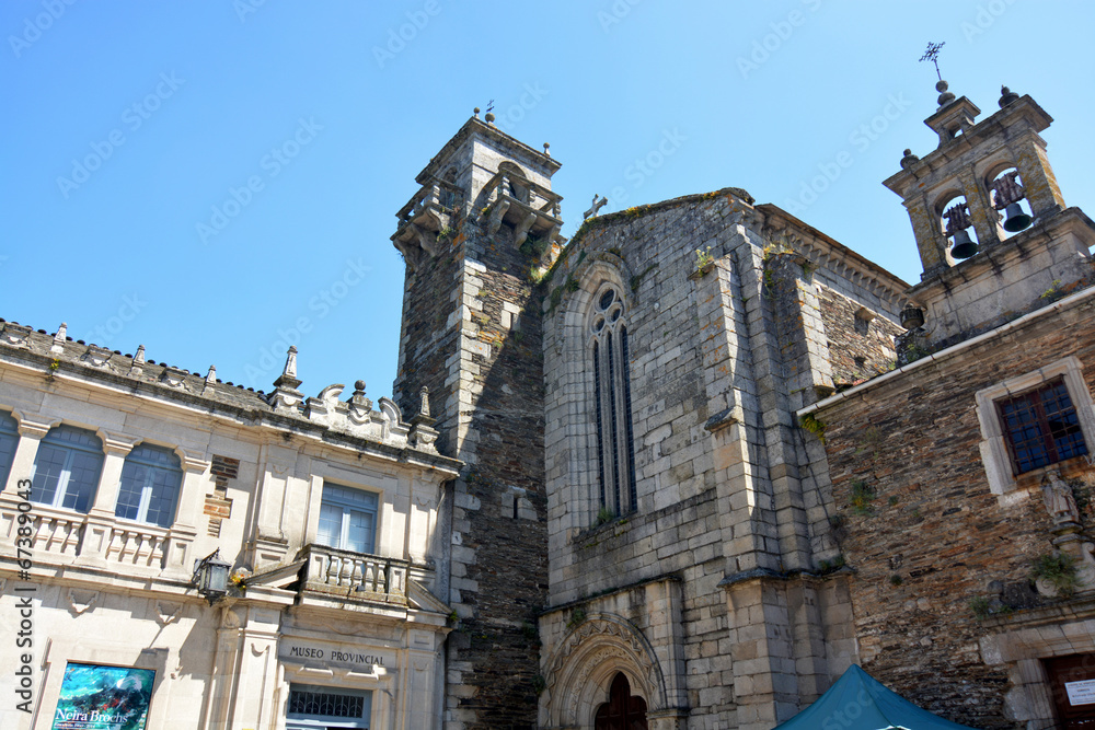 iglesia de piedra en la ciudad de lugo