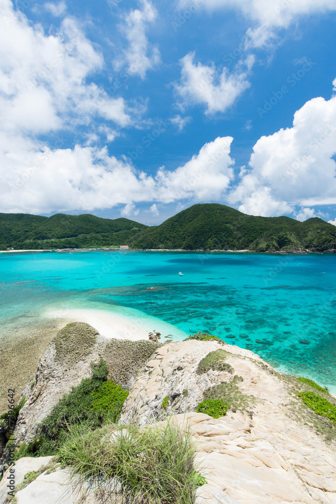 Fototapeta premium 沖縄の海・渡嘉敷島ハナリ島