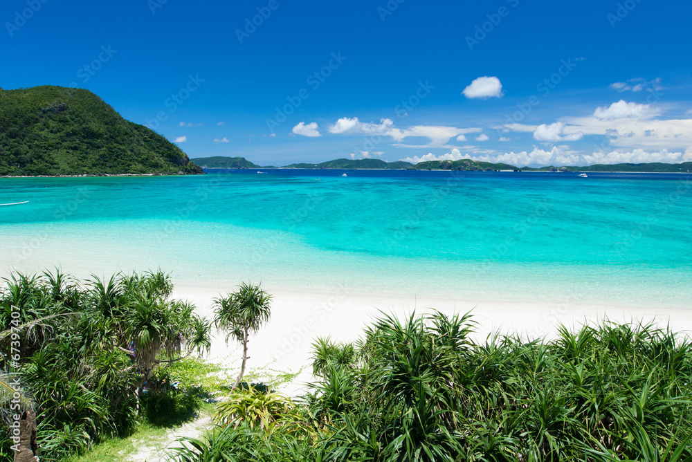 沖縄の海・渡嘉志久ビーチ