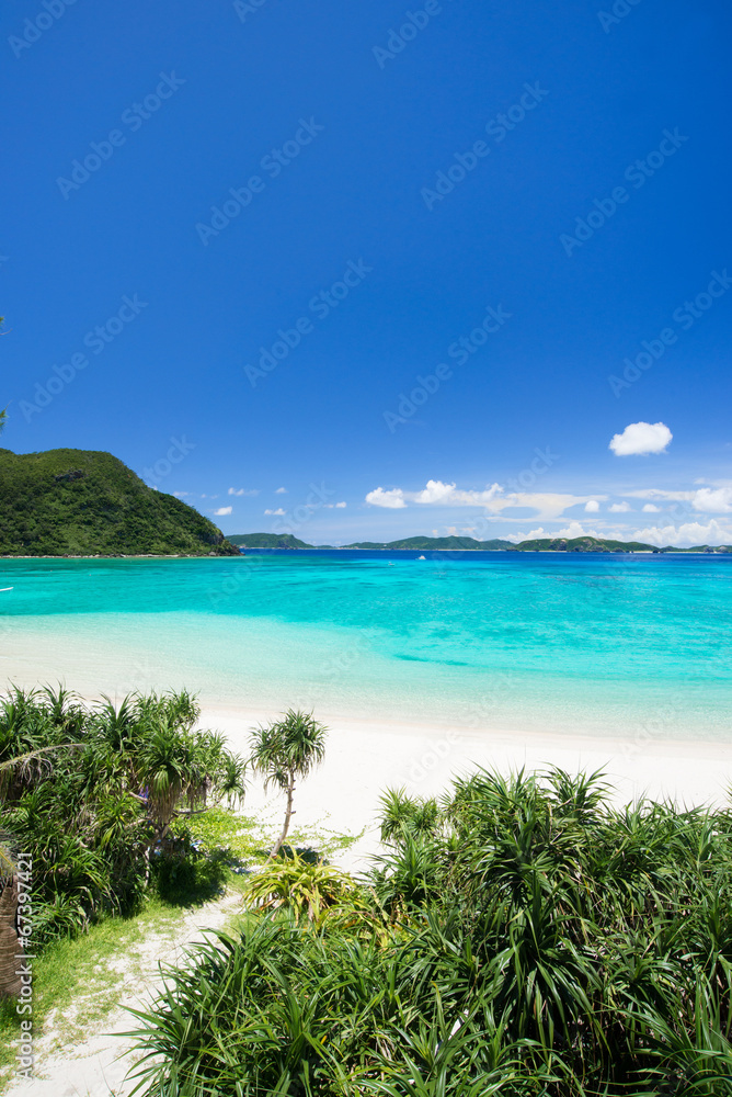 沖縄の海・渡嘉志久ビーチ