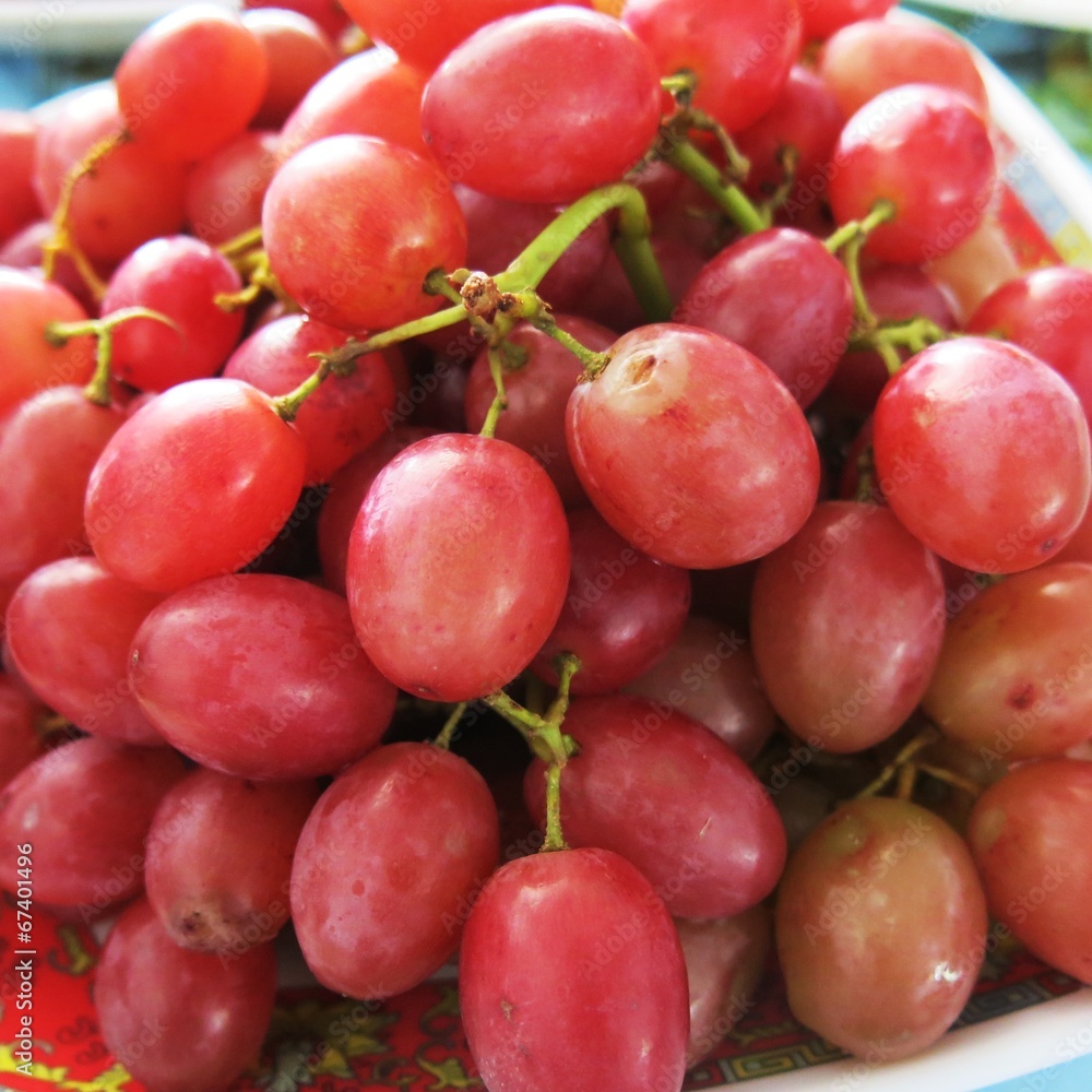 grapes on the plate