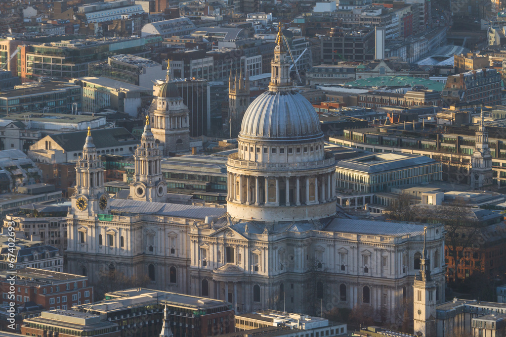Fototapeta premium Aerial view of St. Paul's cathedral
