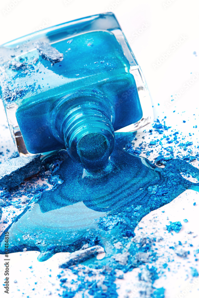 Blue nail polish with eye shadow Blue nail polish with eye shadow