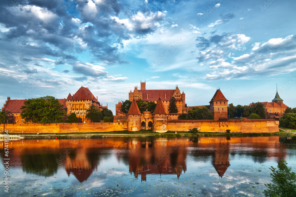 HDR image of medieval castle in Malbork with reflection - obrazy, fototapety, plakaty 