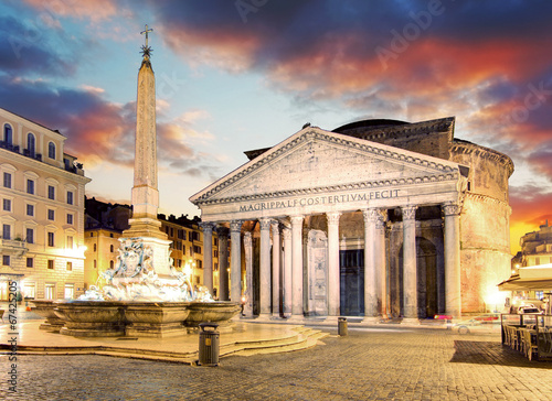 Fényképezés Rome - fountain from Piazza della Rotonda and Pantheon in mornin