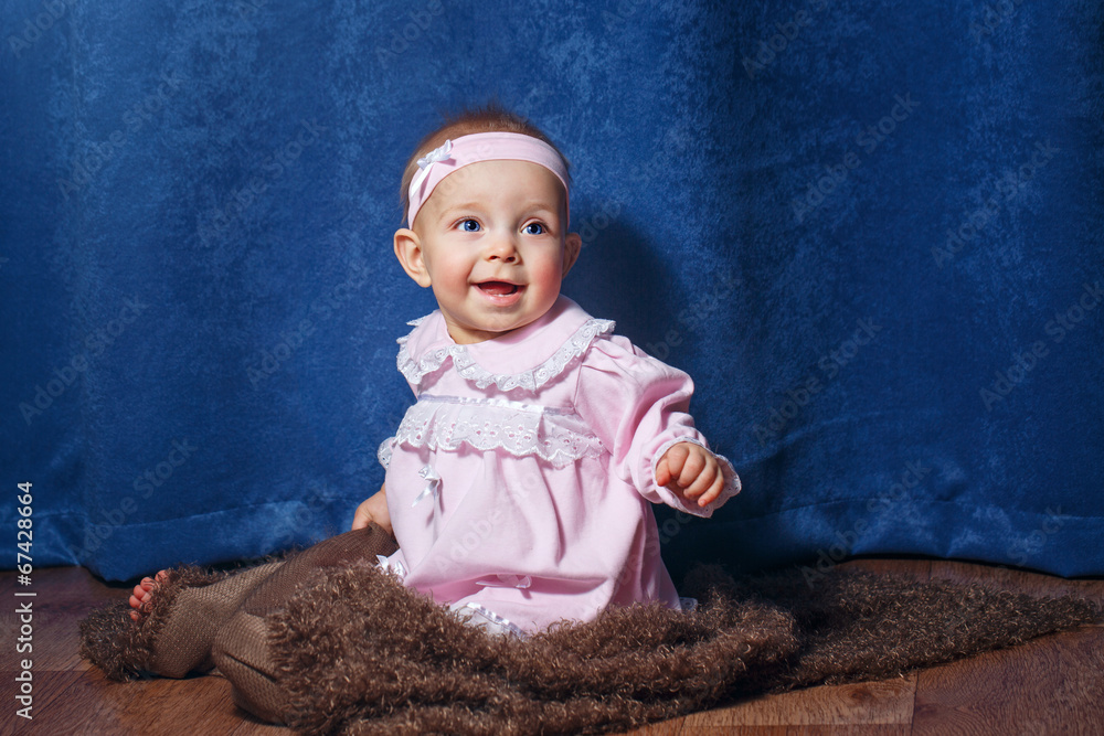 Fototapeta premium Cute little girl in pink dress