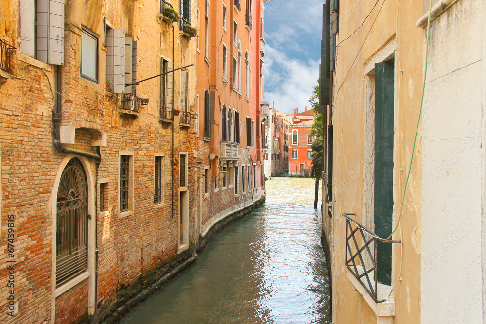 Fototapeta House on a narrow canal in Venice, Italy