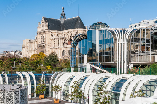 Canvas Print The Saint Eustache church seen from the commercial center Les Halles in Paris, F