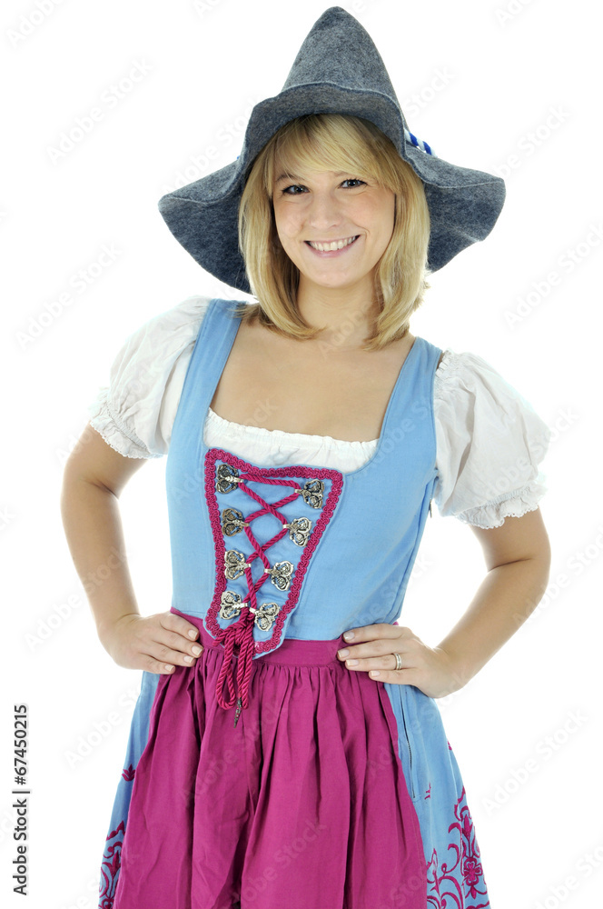 Frau im Dirndl trägt Seppel-Hut beim Oktoberfest Frau im Dirndl trägt Seppel-Hut beim Oktoberfest