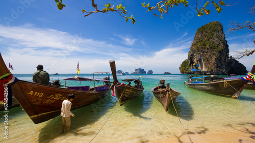 Bateaux sur la plage de Railay en Thailande
