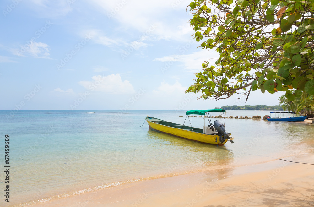Fototapeta premium Boat at the beach of Boca del Drago, Panama