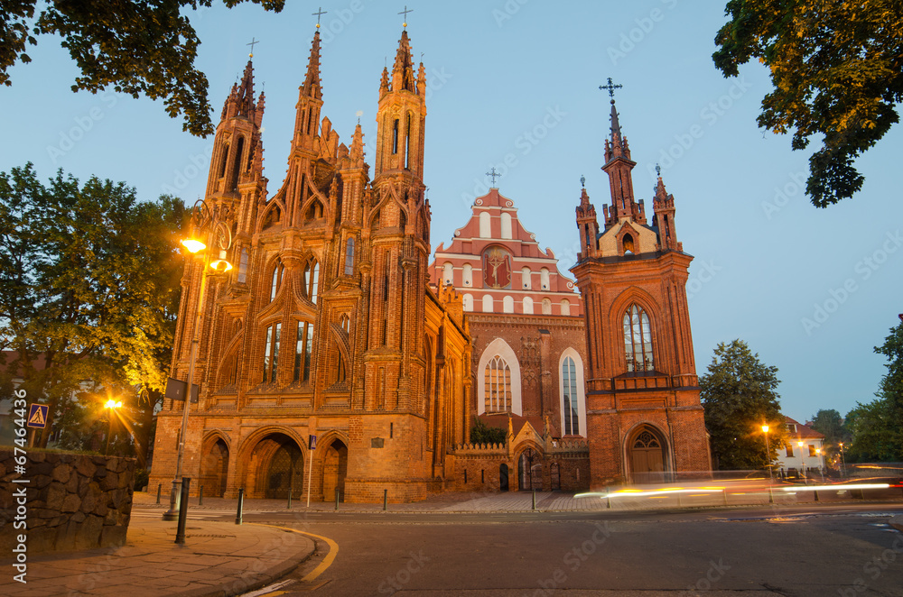 Fototapeta premium St Anne's and Bernadine's Churches in Vilnius, Lithuania
