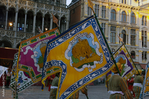 Wallpaper Mural Drapeaux à l'Ommegang de Bruxelles. Torontodigital.ca