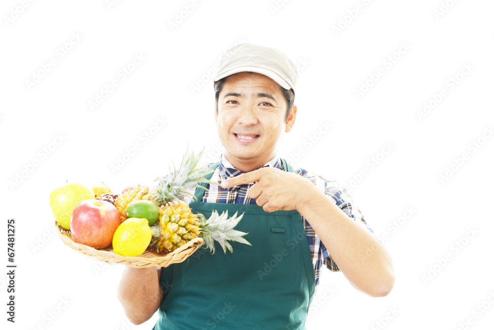 果物を持つウェイター 果物を持つウェイター
