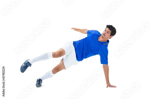 Football player in blue kicking © WavebreakMediaMicro
