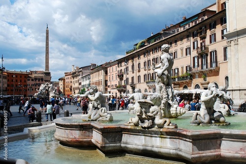 Obraz na płótnie Sculptures in Rome city Navona place on May 29, 2014 w salonie