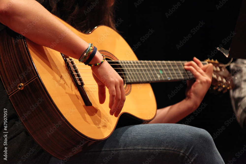 Fototapeta premium tocando la guitarra española clásica 0780-f14