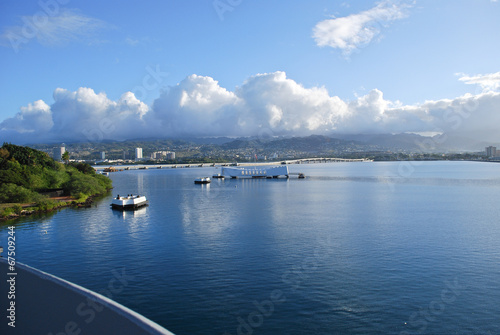 Fotografie USS Arizona Memorial from the Bow of the USS Missouri