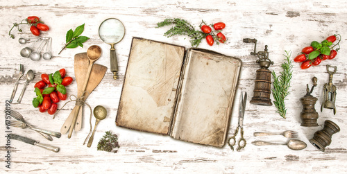 Canvastavla Old cookbook with vegetables, herbs and vintage kitchen utensils