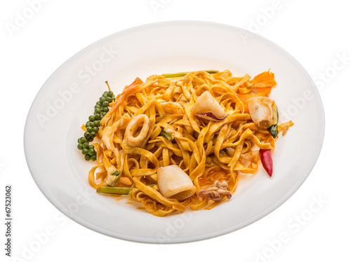 Fried noodles with calamari
