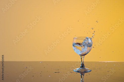 Glass mit alkohol 