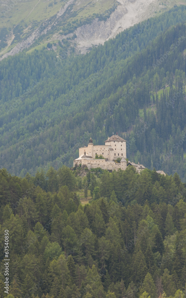 Scuol, Tarasp, Dorf, Schloss, historisch, Alpen, Sommer, Schweiz